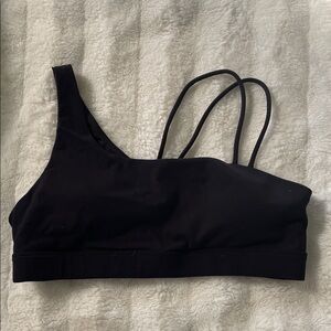 Elegant Black Strappy Sports Bra